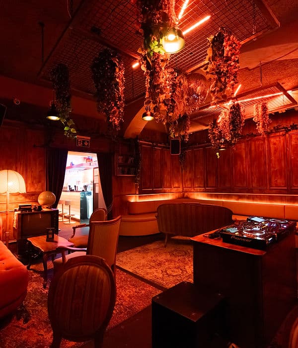 Wohnzimmer / DJ